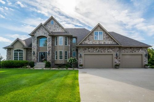 3703 133rd St, Des Moines, IA 50323-2175