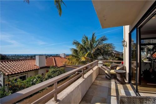 565 Hygeia Ave, Encinitas CA  92024-2675 exterior