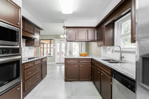 2115 Poplar Park Dr, Humble, TX 77339-1757