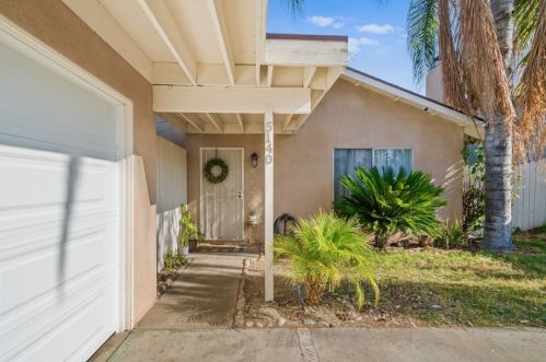 5140 Pearblossom Dr, Riverside CA  92507-6053 exterior