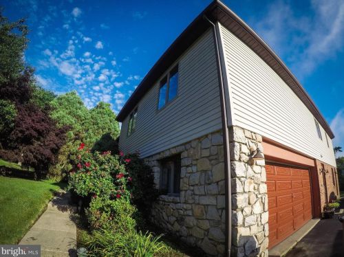 619 Davis Rd, Cheltenham PA  19012-1636 exterior