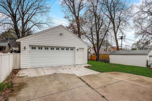 523 112, Milwaukee WI 53226-4132 exterior