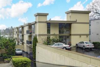 4561 Lake Washington Blvd, Kirkland, WA 98033-7632