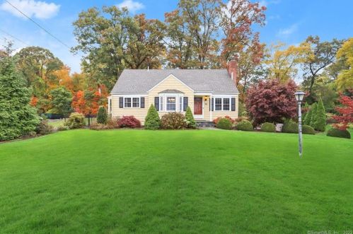 98 Evelyn St, Bridgeport, CT 06611-2848