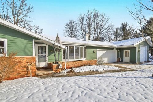 1457 Mailand Dr, Manitowoc WI  54220-9438 exterior