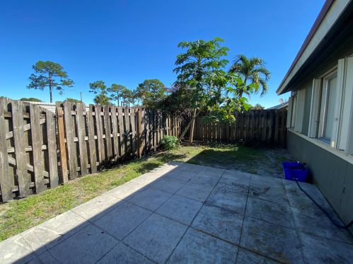 4811 Orleans Ct, West Palm Beach, FL 33415-8803