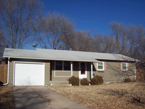 300 8th St, Halstead, KS 67056-2417