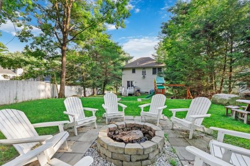 17 Meetinghouse Rd, Keene NH  03431-2065 exterior