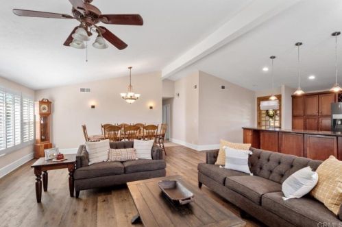 957 Montview Dr, Escondido CA  92025-5927 exterior