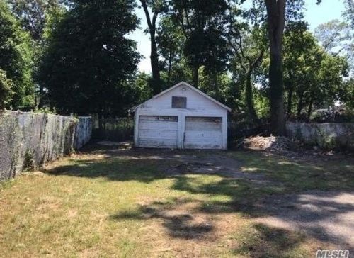 83 Debevoise Ave, Roosevelt, NY 11575-1711