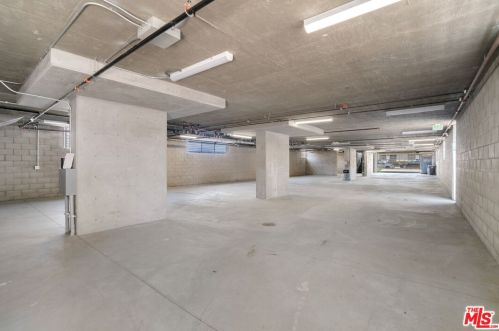 14754 Gilmore St, Van Nuys CA 91411-1520 exterior