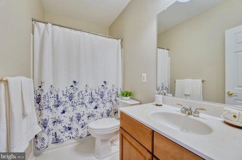 40280 Spectacular Bid Pl, Leesburg VA  20176-7173 exterior