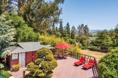 7190 Fircrest Ave, Sebastopol CA  95472-4430 exterior