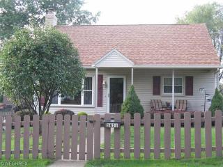 1611 Trinity Pl, Canton, OH 44709-3319