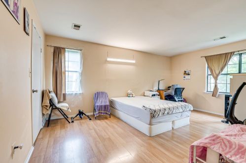 1511 Green Hollow Dr, Iselin NJ  08830-2946 exterior
