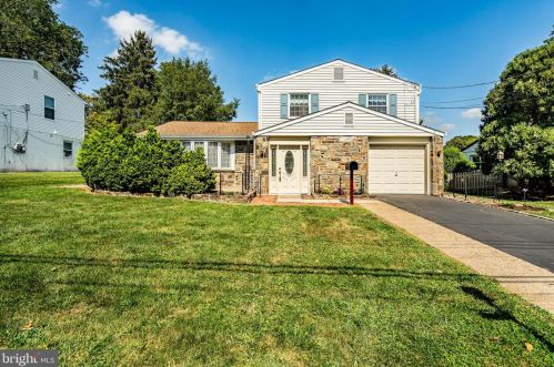 537 Evergreen Ln, Miquon, PA 19444-2307