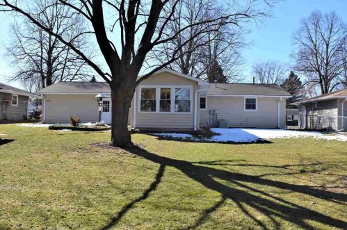 1716 Nancy Ave, Green Bay, WI 54303-3321