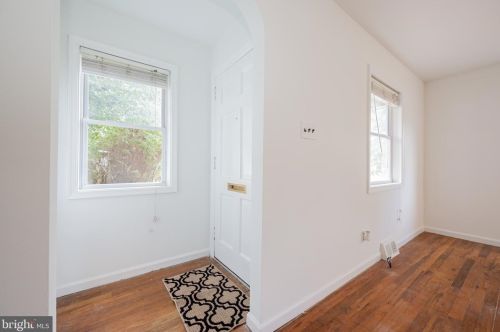 717 Woodsedge Rd, Wilmington, DE 19804-2625