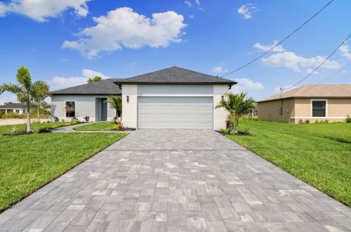 921 11th Ter, Cape Coral, FL 33909-1438