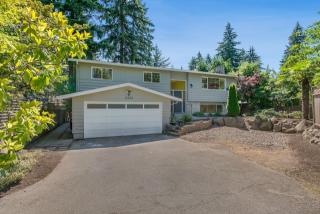15530 Greenwood Ave, Seattle, WA 98133-5912