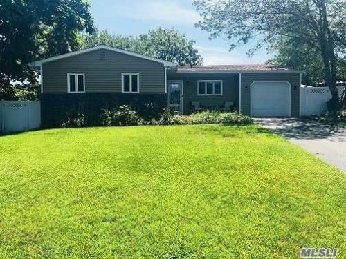 1 Alfred Cir, Holtsville, NY 11742-1605