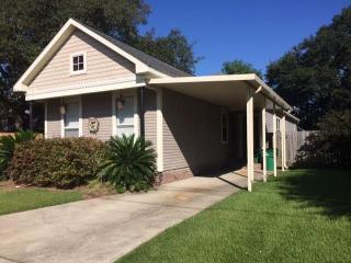 319 7th St, Gretna, LA 70053-5431