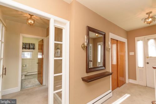 556 Leverington Ave, Philadelphia PA 19128-3314 exterior