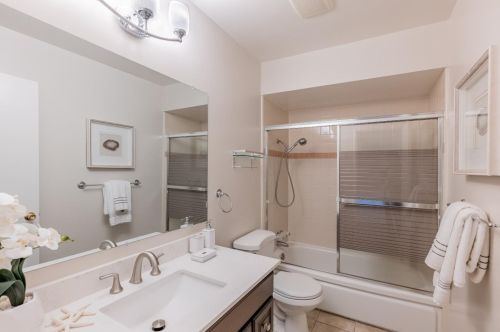 1069 Homestead Rd, Sunnyvale CA  94087-5156 exterior