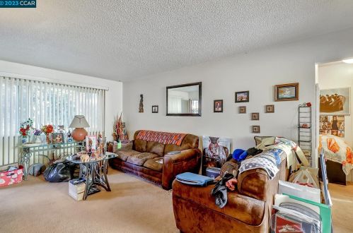 3201 Arkansas St, Oakland CA 94602-3707 exterior