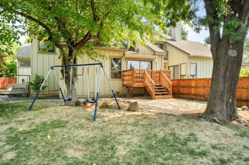 12 Alameda Park Cir, Chico CA  95928-4174 exterior