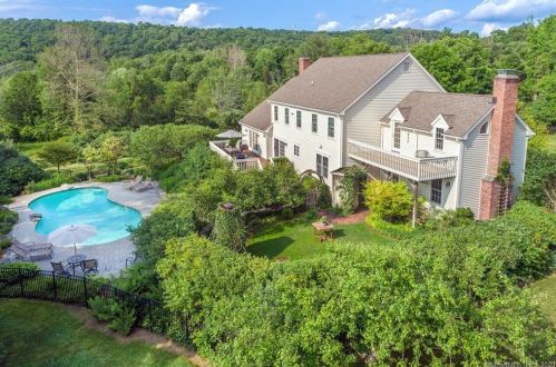 15 Sherwood Rd, Ridgefield, CT 06877-1915