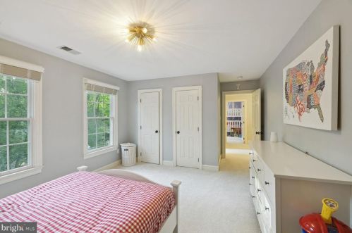 610 Poplar Dr, Falls Church VA  22046-2838 exterior