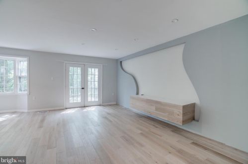 3029 Seminole Rd, Woodbridge, VA 22192-1840