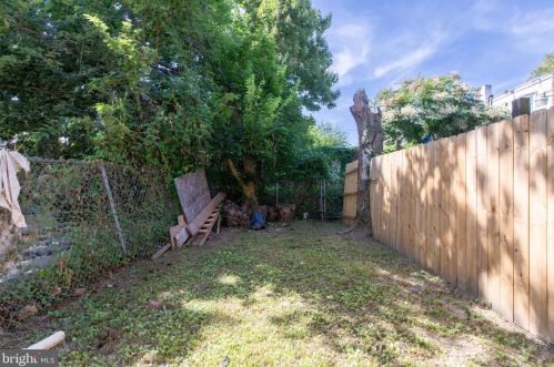 6526 Chew Ave, Philadelphia PA 19120-2332 exterior