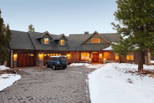 3240 Colonial Dr, Bend OR  97701-5516 exterior