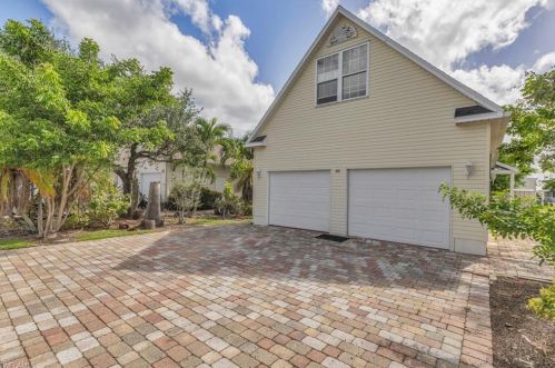 481 Leawood Cir, Naples, FL 34104-4164