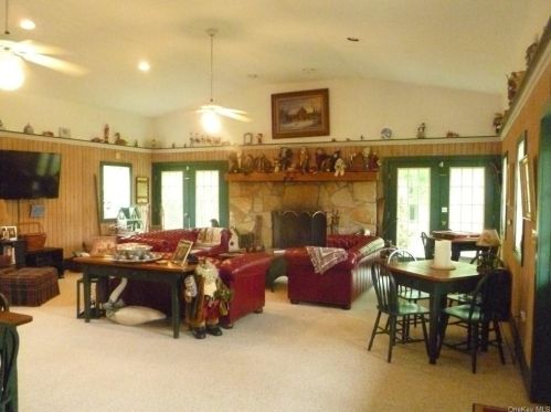 151 Plattekill Rd, Marlborough, NY 12542-5516