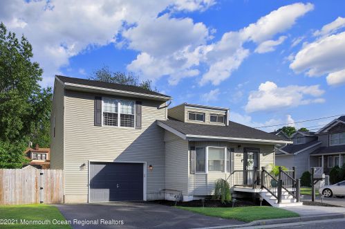458 Center Ave, Middletown, NJ 07748-5369