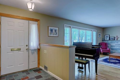 340 Cole Ave, Providence, RI 02906-4859