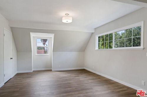 14147 Leadwell St, Van Nuys CA  91405-2440 exterior