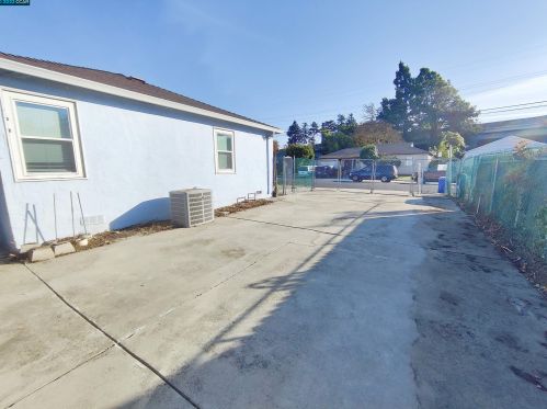 15897 Vassar Ave, San Lorenzo CA  94580-1060 exterior