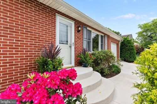 706 Meadow Dr, Camp Hill, PA 17011-1719