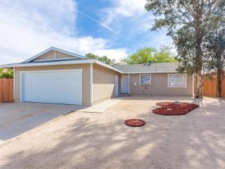 37332 52nd St, Palmdale, CA 93552-4533