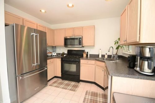 13 Lake Marie Ln, Bedford Hills NY  10507-1231 exterior