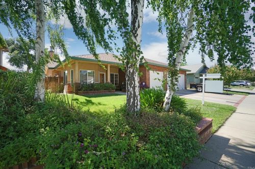 385 Lynd Way, Liberty Farms, CA 95620-3255