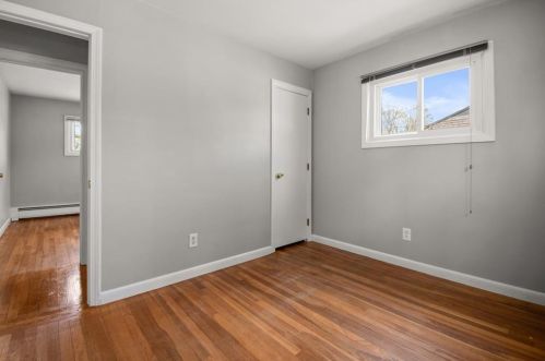 15 Hatfield St, North Kingstown RI  02852-4715 exterior