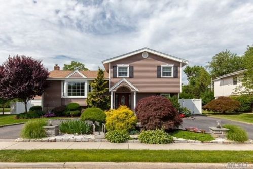 1 Richmond Ave, Muttontown, NY 11753-1909