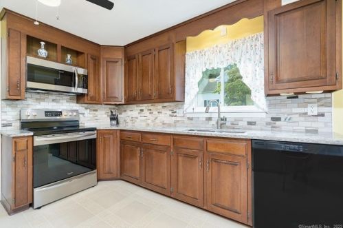 433 Newfield St, Middletown CT 06457-1830 exterior