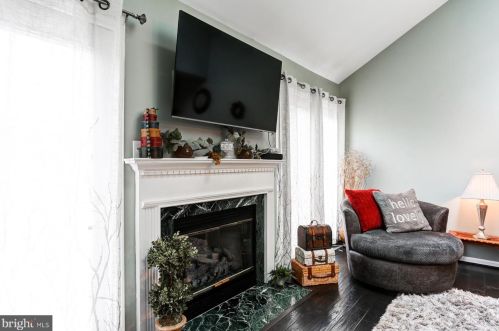 1046 Country Hill Dr, Harrisburg PA  17111-4655 exterior