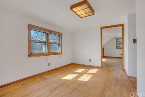 5 Ellwood Rd, East Brunswick NJ  08816-3001 exterior